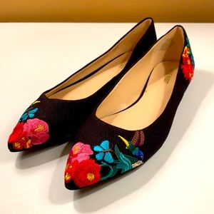 Nine West embroidered flats
